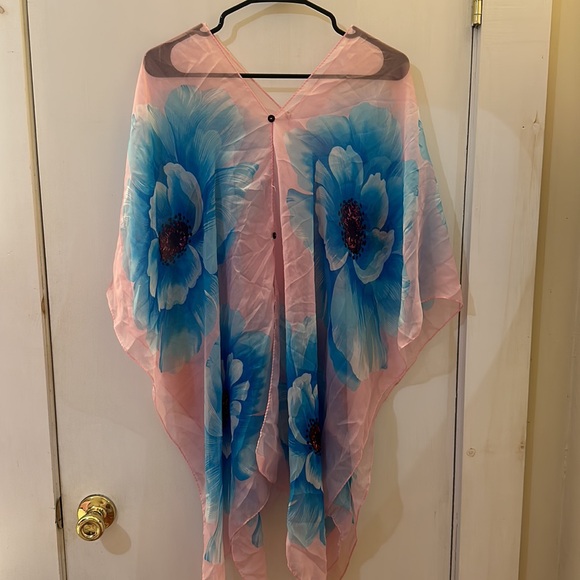 Beach cover up - Picture 3 of 3